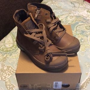 New, size 11, palladium boots